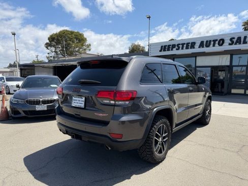 Used 2017 Jeep Grand Cherokee Trailhawk w/ Trailhawk Luxury Group AWD/4WD image 4