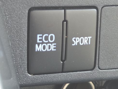 Used 2017 Toyota RAV4 XLE w/ All Weather Liner Package AWD/4WD image 8