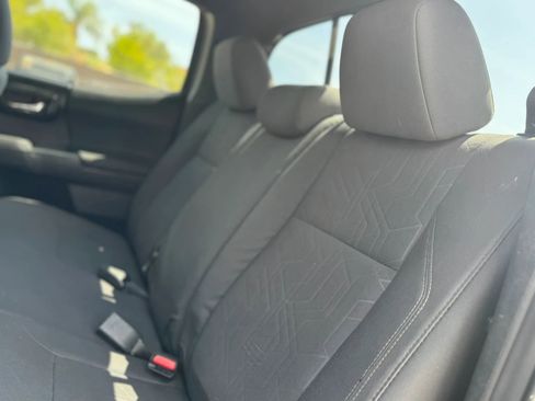 Used 2019 Toyota Tacoma TRD Sport w/ Technology Package AWD/4WD image 18