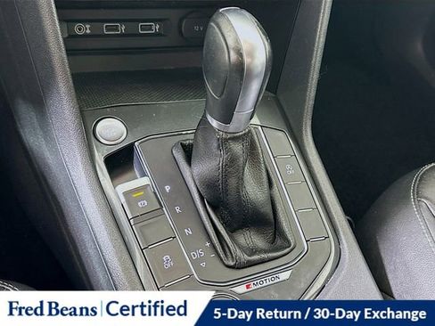 Used 2018 Volkswagen Tiguan SE image 17
