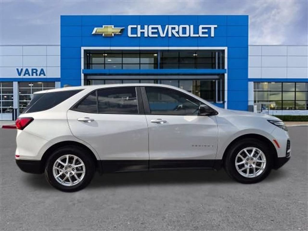Certified 2022 Chevrolet Equinox LS w/ LS Convenience Package FWD image 6