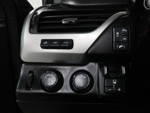 Used 2018 Chevrolet Suburban Premier AWD/4WD image 20