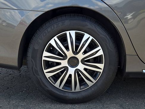 Used 2013 Toyota Camry LE FWD image 11