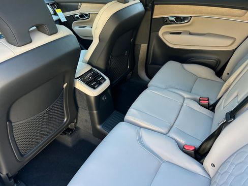 New 2026 Volvo XC90 T8 Plus image 10