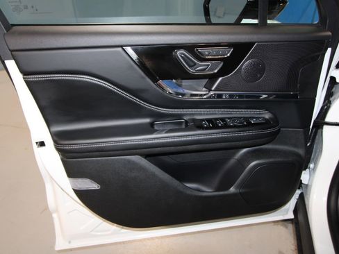 Used 2026 Lincoln Corsair Grand Touring image 6