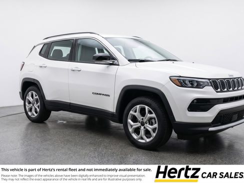 Used 2025 Jeep Compass Latitude AWD/4WD image 1