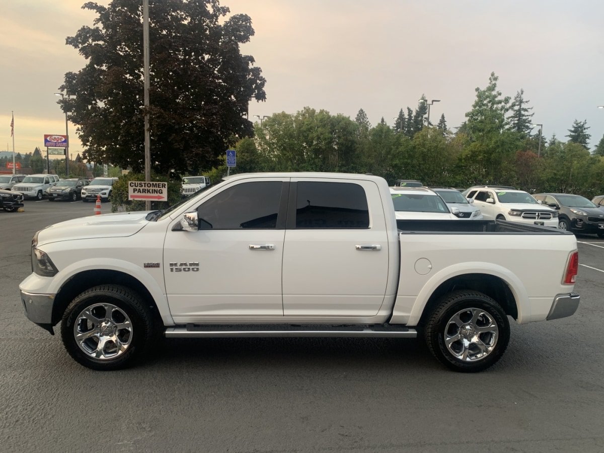 Used 2017 RAM 1500 Laramie w/ Convenience Group AWD/4WD image 4