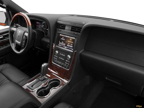 Used 2016 Lincoln Navigator Select RWD image 5