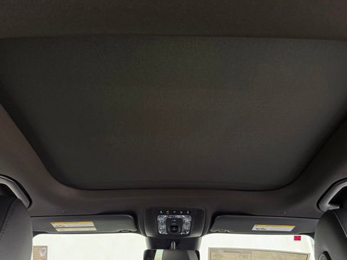 Used 2026 Mercedes-Benz GLB 250 image 8