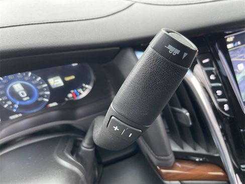 Used 2020 Cadillac Escalade Premium Luxury image 16