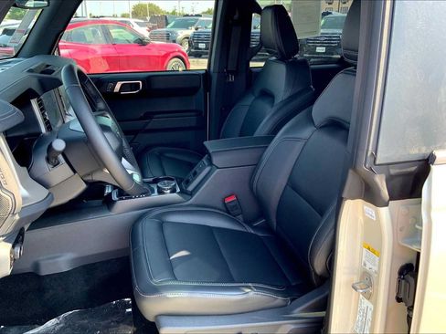 Used 2025 Ford Bronco Outer Banks AWD/4WD image 7
