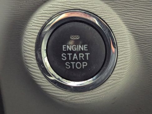 Used 2014 Toyota Venza XLE FWD image 43
