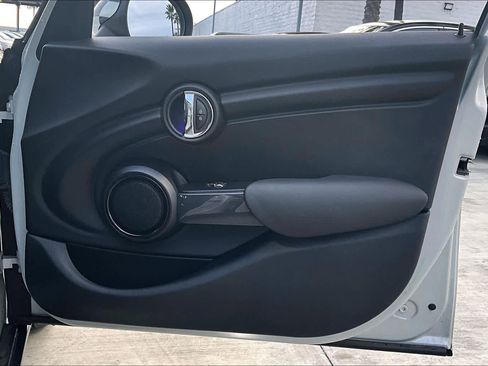 Used 2016 MINI Cooper 4-Door Hardtop image 22
