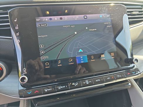 Used 2024 Jeep Wagoneer L Series II w/ Flexible Seating Group RWD image 25