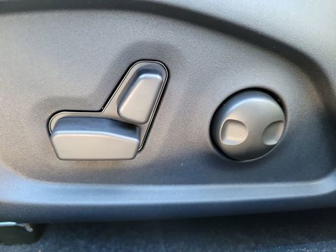 New 2026 Jeep Compass Limited image 21