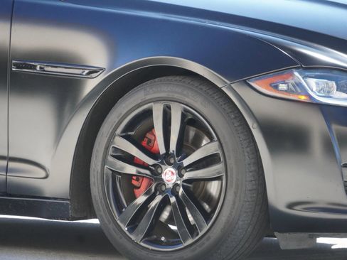 Used 2016 Jaguar XJ L Portfolio AWD/4WD image 32