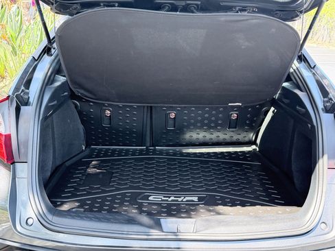Used 2018 Toyota C-HR XLE FWD image 19