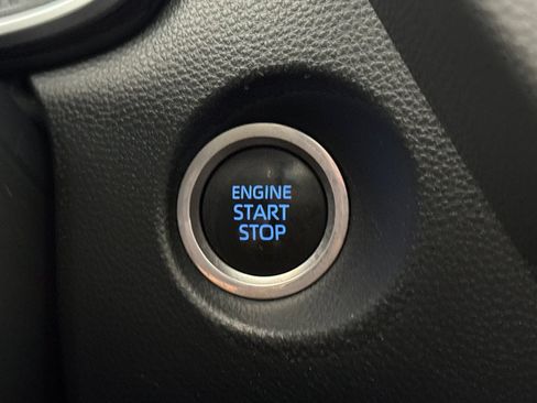 Used 2022 Toyota Corolla Cross XLE w/ Convenience Package FWD image 24
