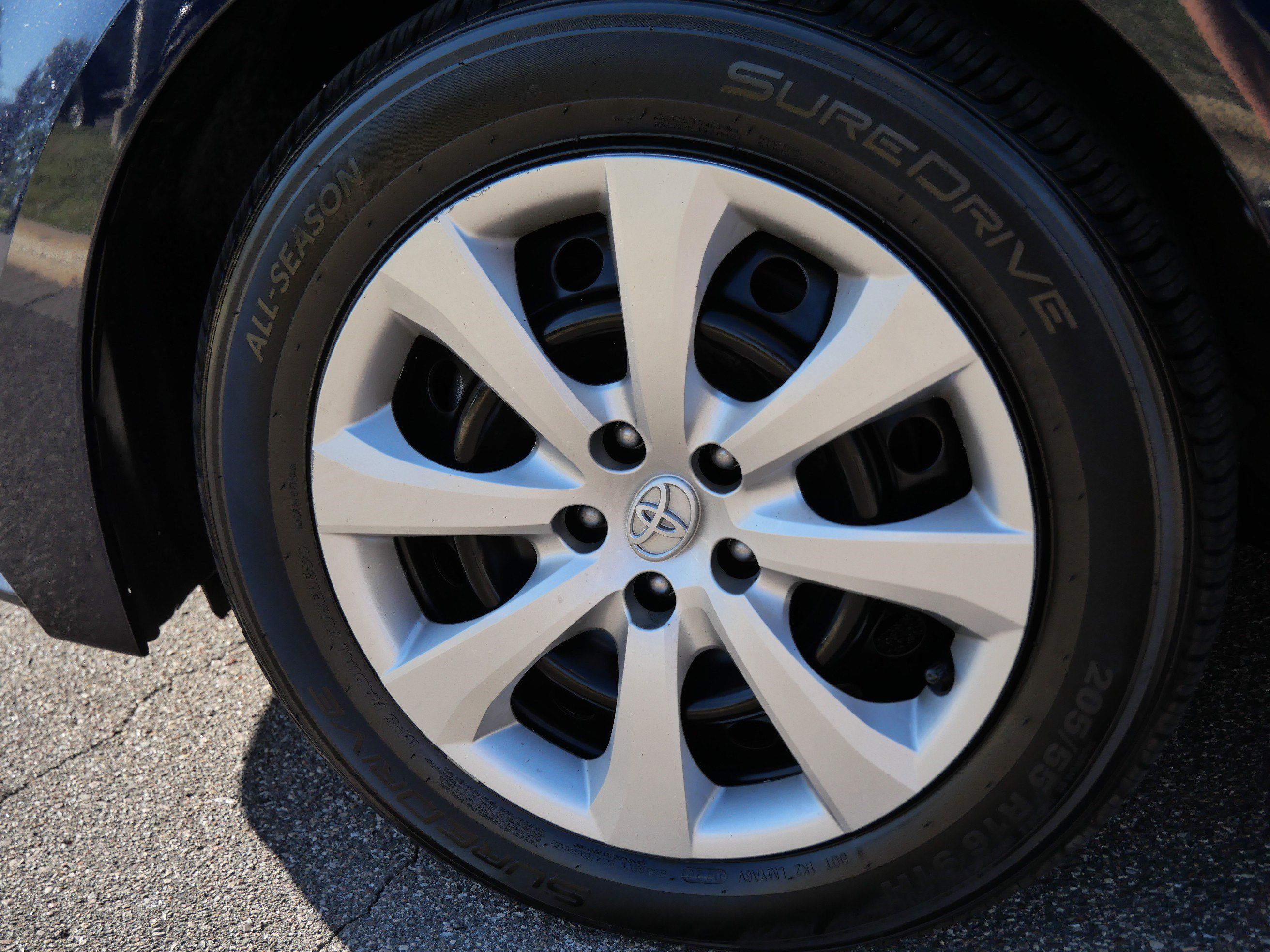 Certified 2025 Toyota Corolla LE FWD image 15