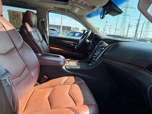Used 2015 Cadillac Escalade Luxury AWD/4WD image 17
