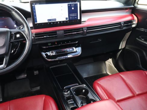 Used 2023 Lincoln Corsair Reserve FWD image 13