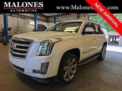 Used 2019 Cadillac Escalade Luxury RWD image 1