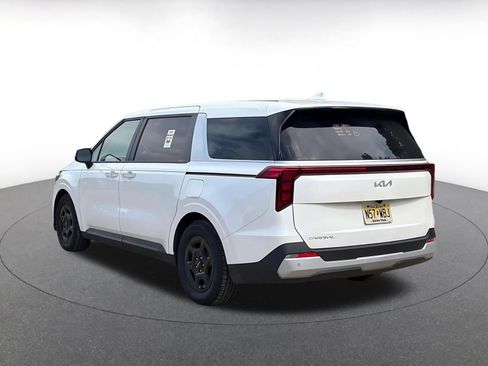 Used 2026 Kia Carnival FWD image 11