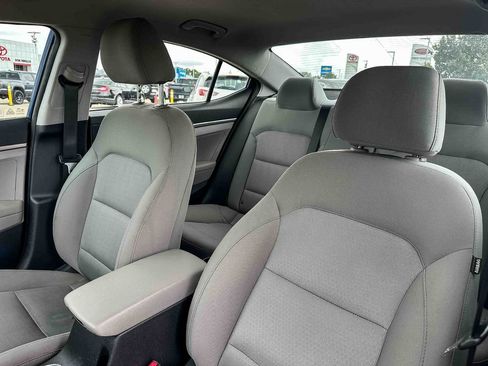 Used 2017 Hyundai Elantra SE FWD image 14