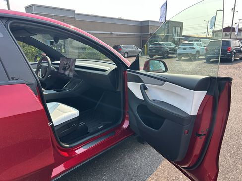 Used 2026 Tesla Model Y 2WD image 24