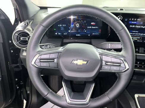 Used 2025 Chevrolet Equinox LT AWD/4WD image 16