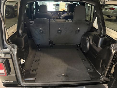 Used 2022 Jeep Wrangler Unlimited Sport w/ Cold Weather Group AWD/4WD image 29