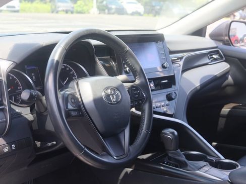 Used 2024 Toyota Camry SE FWD image 4