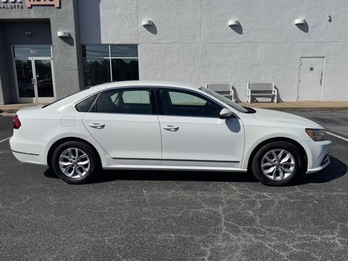 Used 2017 Volkswagen Passat 1.8T S FWD image 7