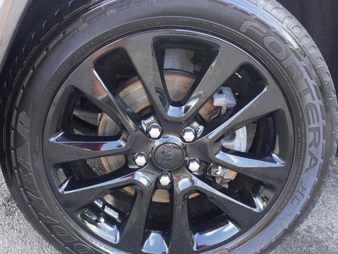 Used 2019 Jeep Grand Cherokee Altitude AWD/4WD image 4