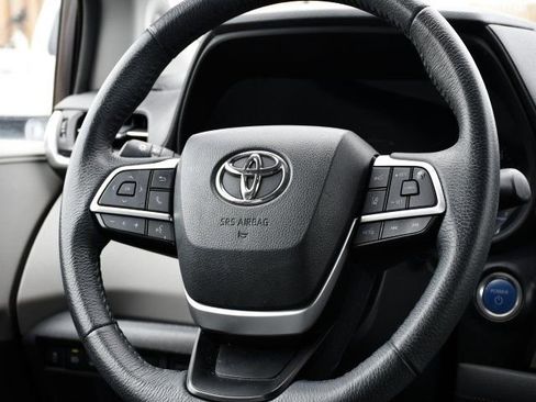 Used 2023 Toyota Sienna XLE w/ XLE Plus Package FWD image 18