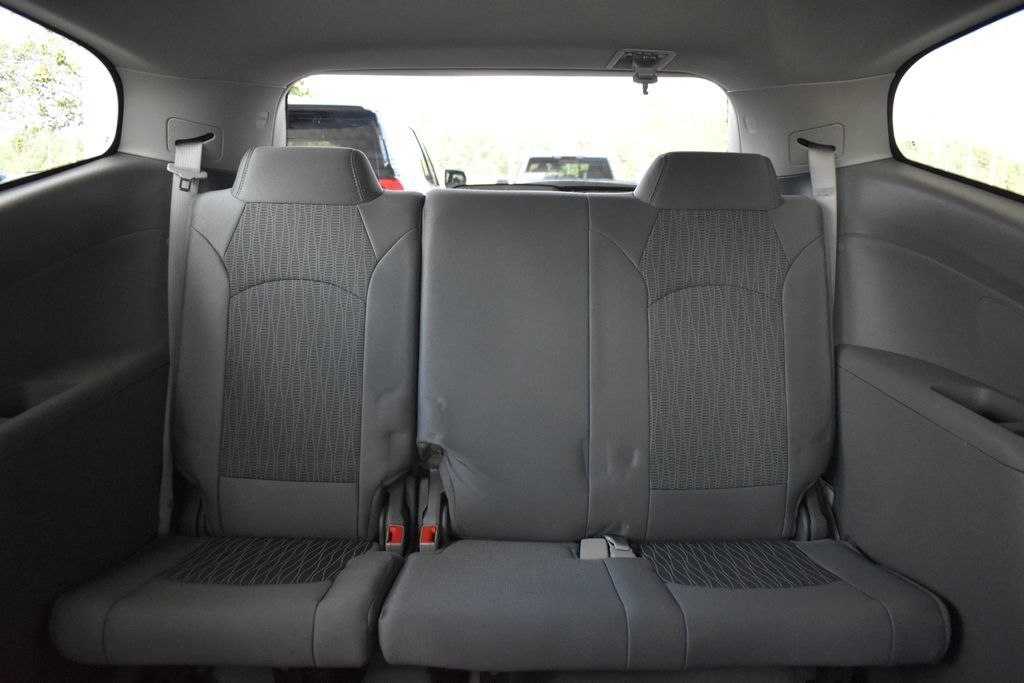 Used 2017 Chevrolet Traverse LS FWD image 15