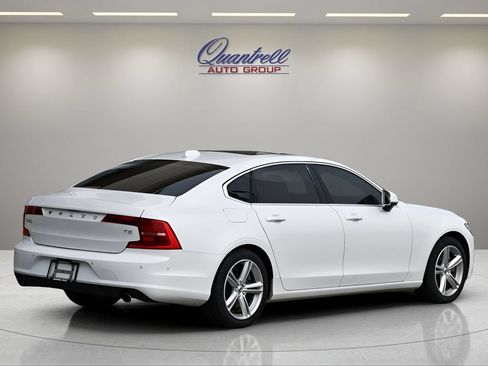 Used 2018 Volvo S90 T5 Momentum w/ Convenience Package FWD image 4