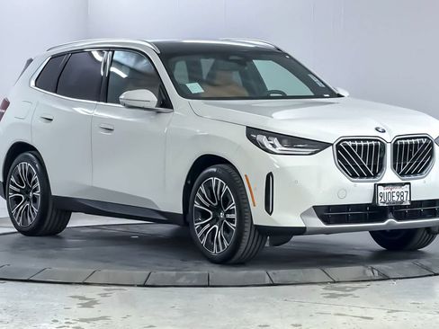 Used 2025 BMW X3 xDrive30i w/ Premium Package image 9