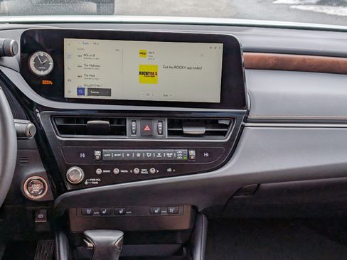 Certified 2025 Lexus ES 350 w/ Premium Package image 18