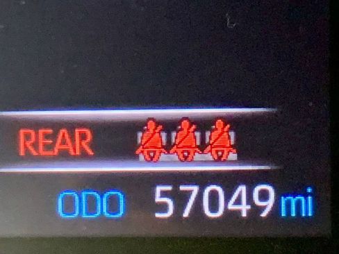 Used 2021 Toyota RAV4 XLE Premium image 19