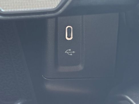 Used 2024 Mercedes-Benz GLC 300 image 6