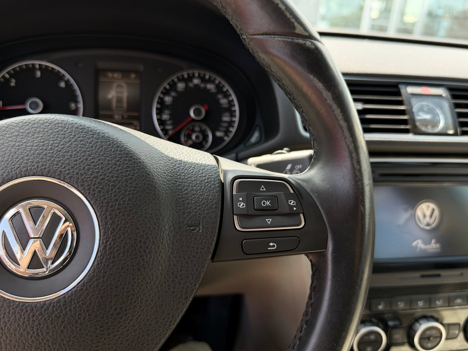 Used 2015 Volkswagen Passat TDI SEL Premium FWD image 32