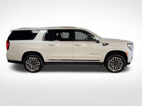 Used 2023 GMC Yukon XL Denali Ultimate AWD/4WD image 7