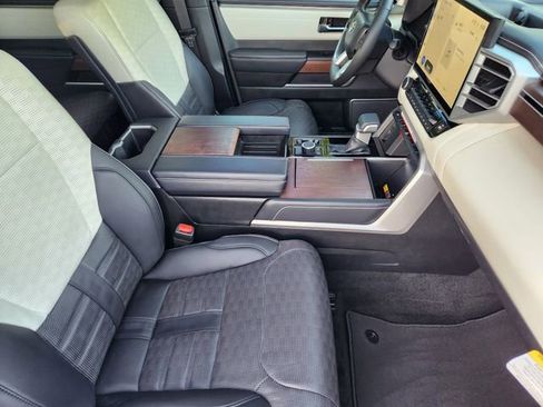 Used 2025 Toyota Sequoia Capstone AWD/4WD image 12