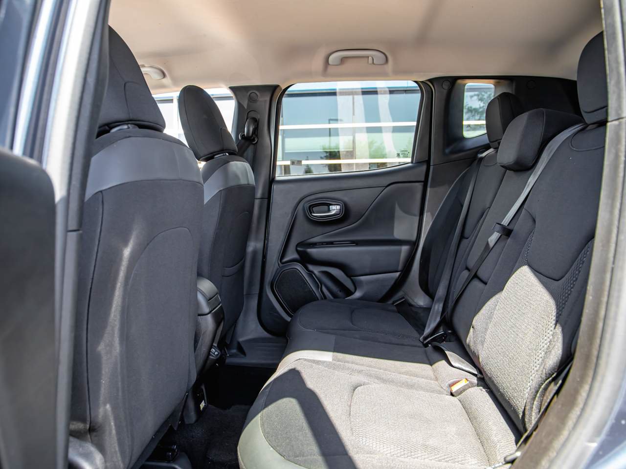 Used 2020 Jeep Renegade Altitude FWD image 18