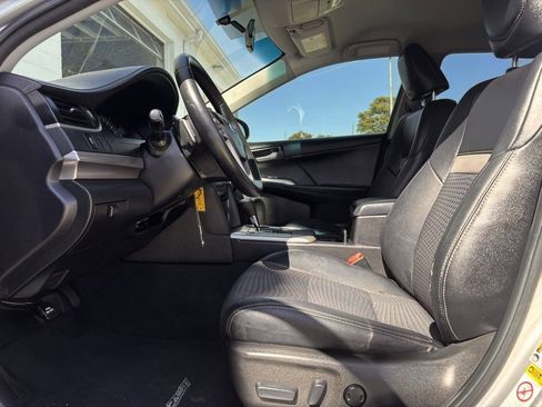 Used 2014 Toyota Camry SE image 8