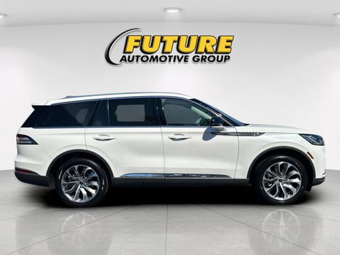 New 2026 Lincoln Aviator AWD image 2