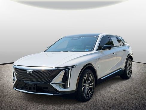 Used 2024 Cadillac Lyriq Luxury w/ LPO, Floor Liner Package AWD/4WD image 5