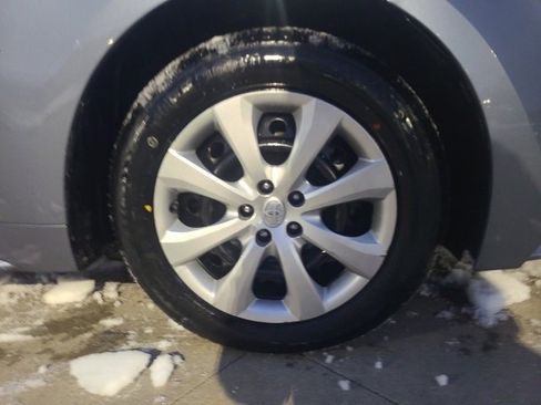 Used 2022 Toyota Corolla LE image 9