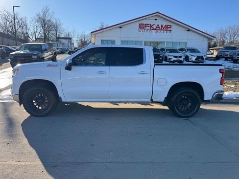 Used 2023 Chevrolet Silverado 1500 LTZ AWD/4WD image 2